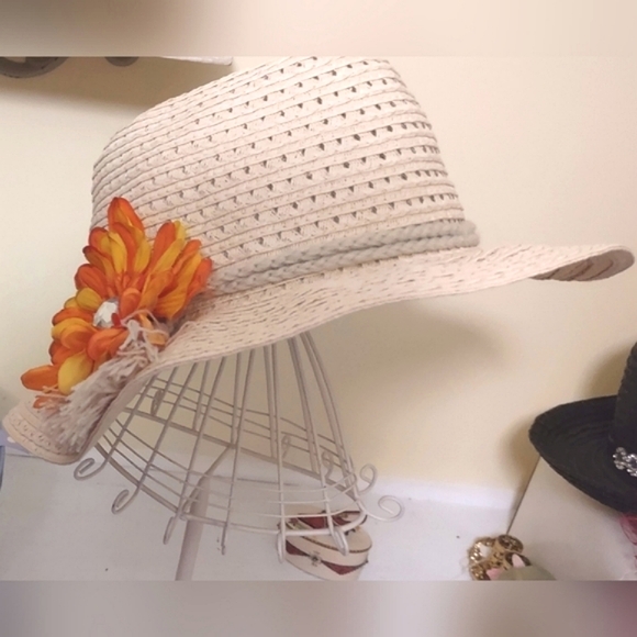 Cream Color Casual Hat - Picture 15 of 16